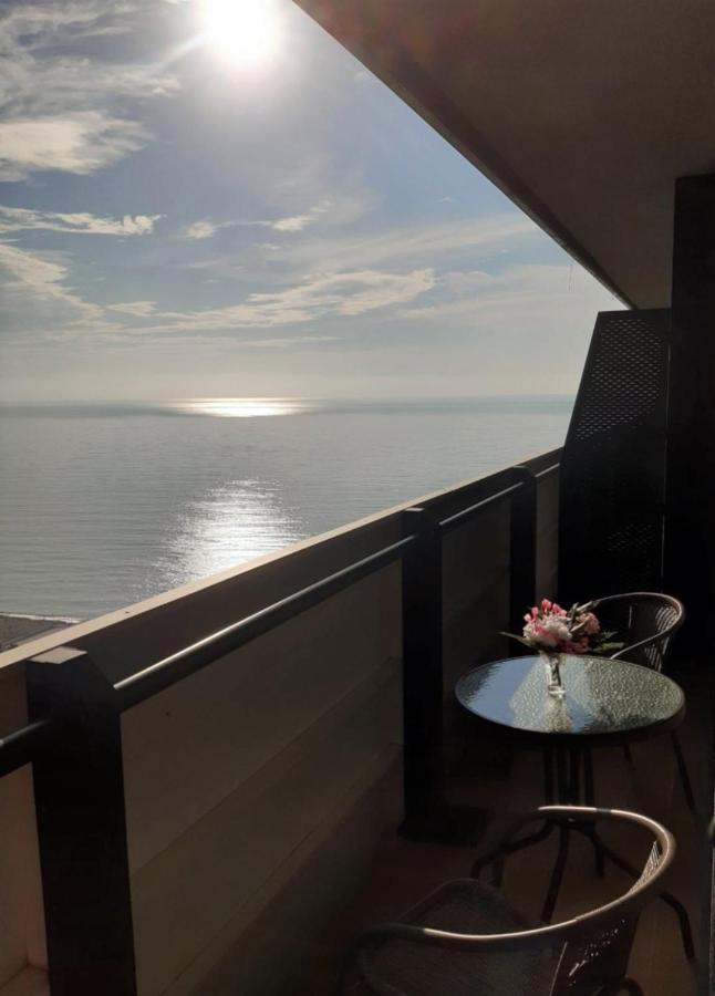 Orbi City Sea View Aparthotel Batumi Esterno foto